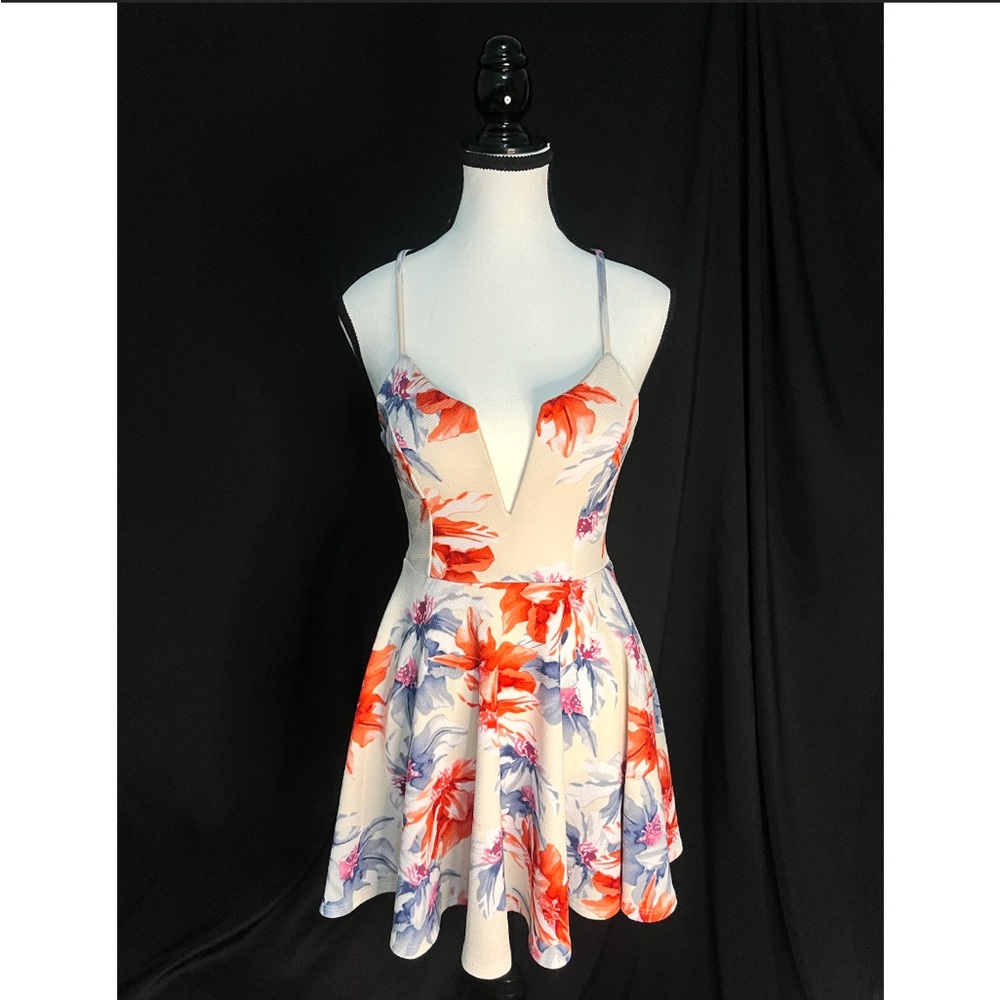 🌺She didn’t chase love, she wore it🌺 A’GACI Floral dress | Size S